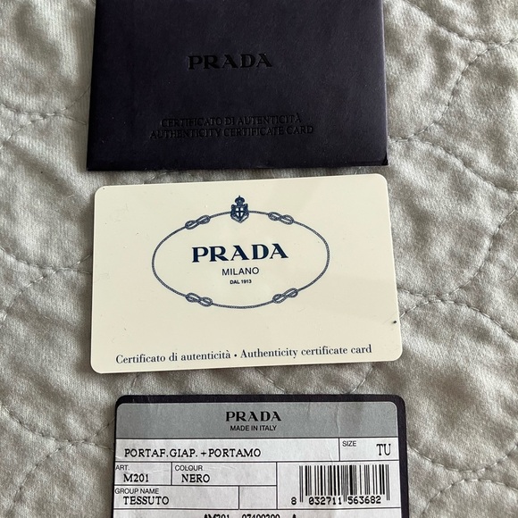 Vintage PRADA TESSUTO six key case, box & authenticity card. Black/silver. - Picture 3 of 7